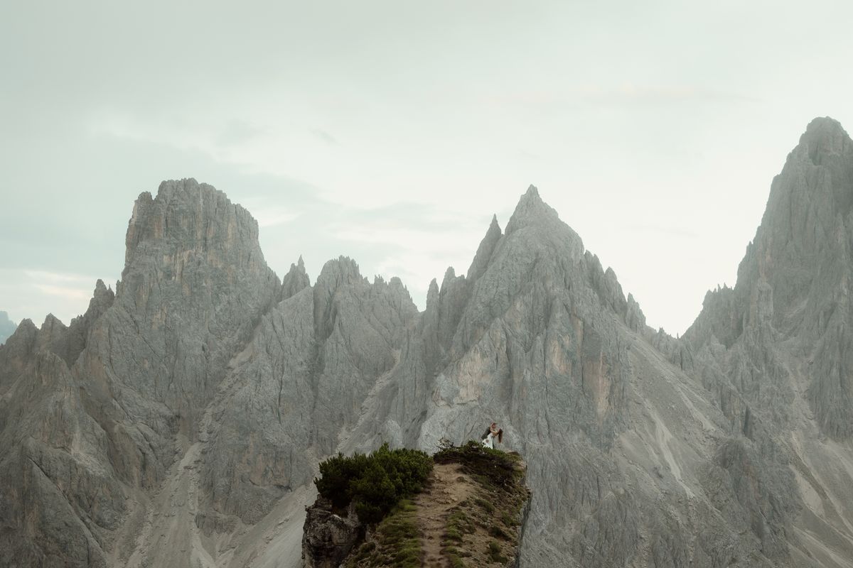 Couple, small, on a rock spur among the Cadini di Misurina