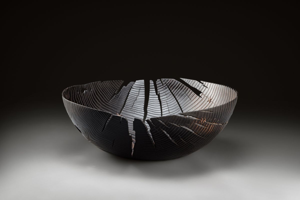 Bowl with radial cracks