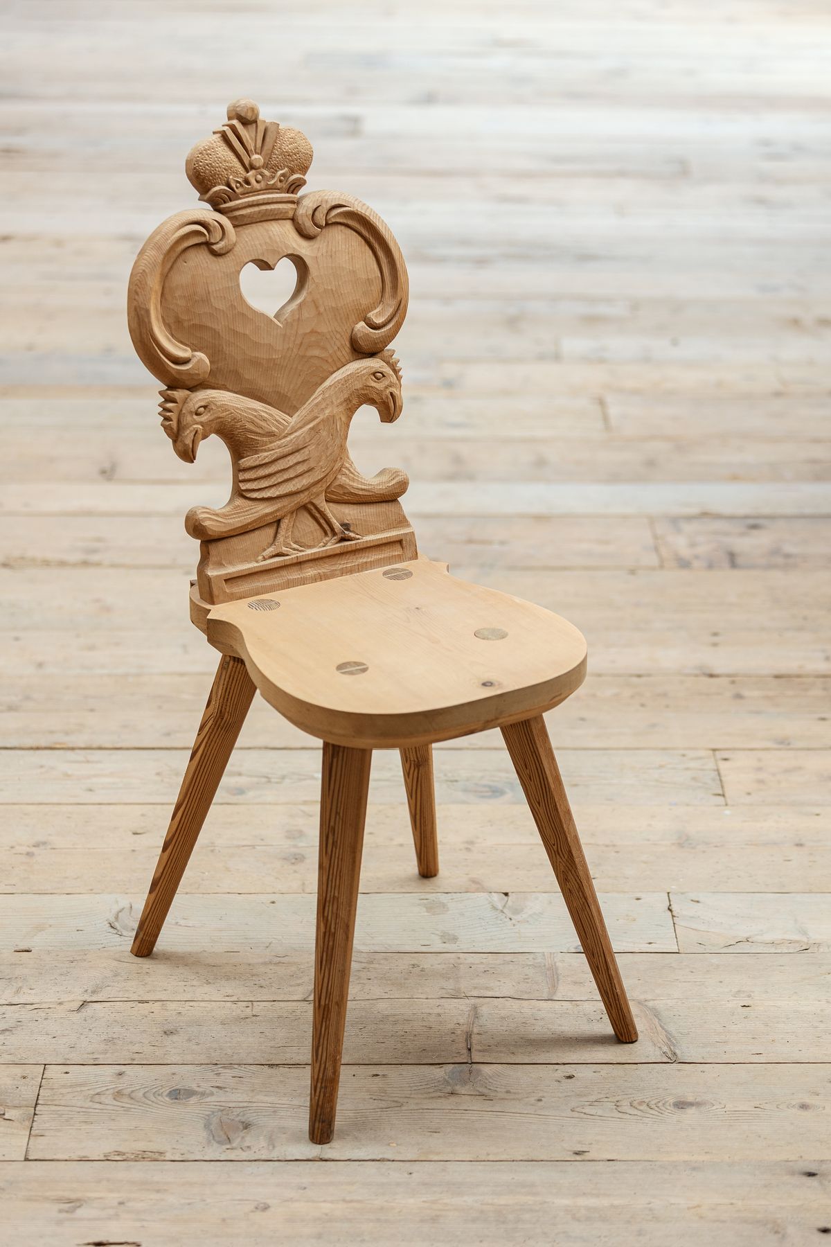 Chair with crown and heart