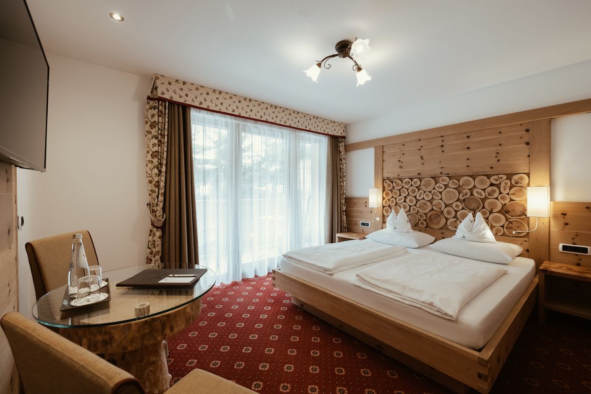 Double room in Swiss pine
