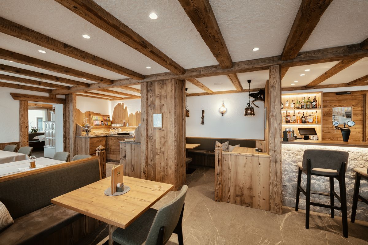 Bar and parlour with wooden beams