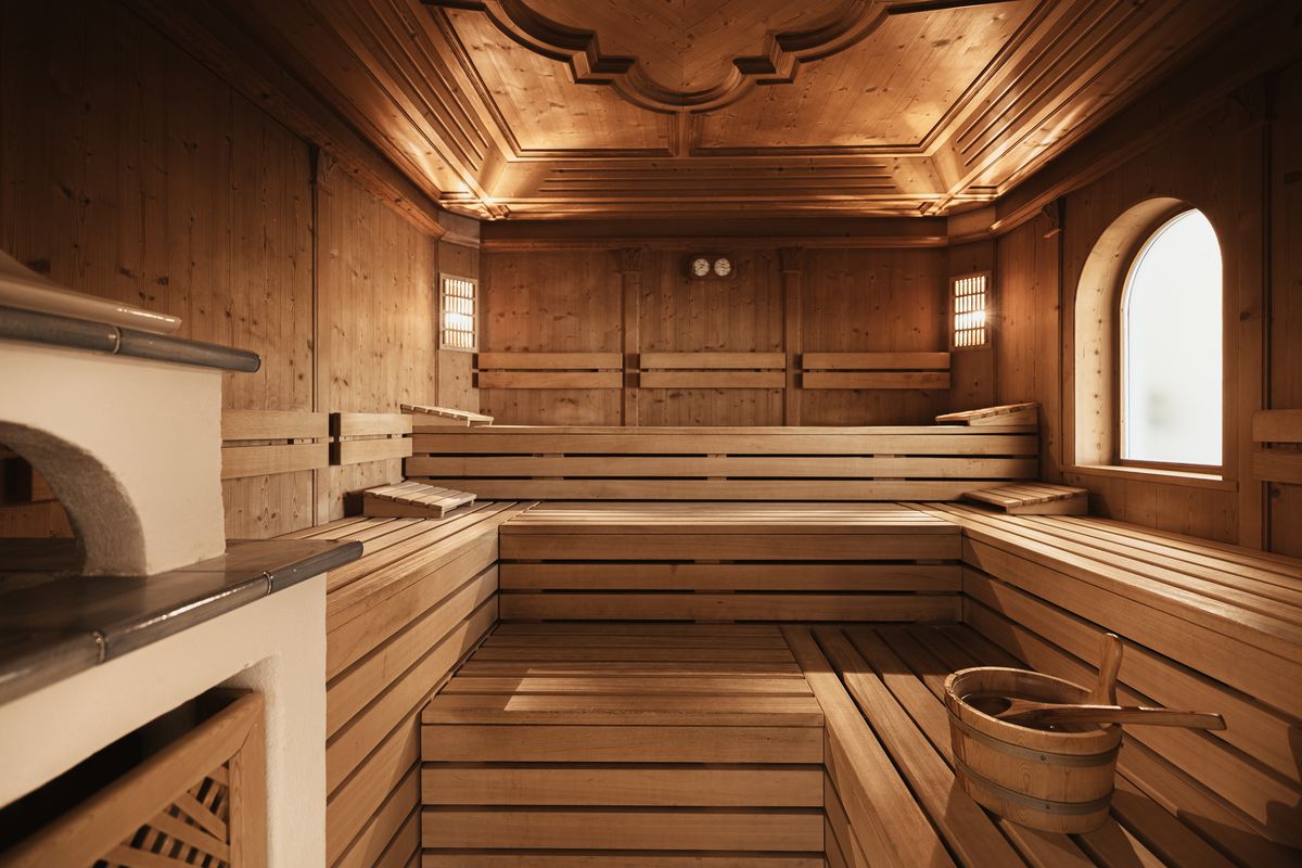 Sauna with arched window