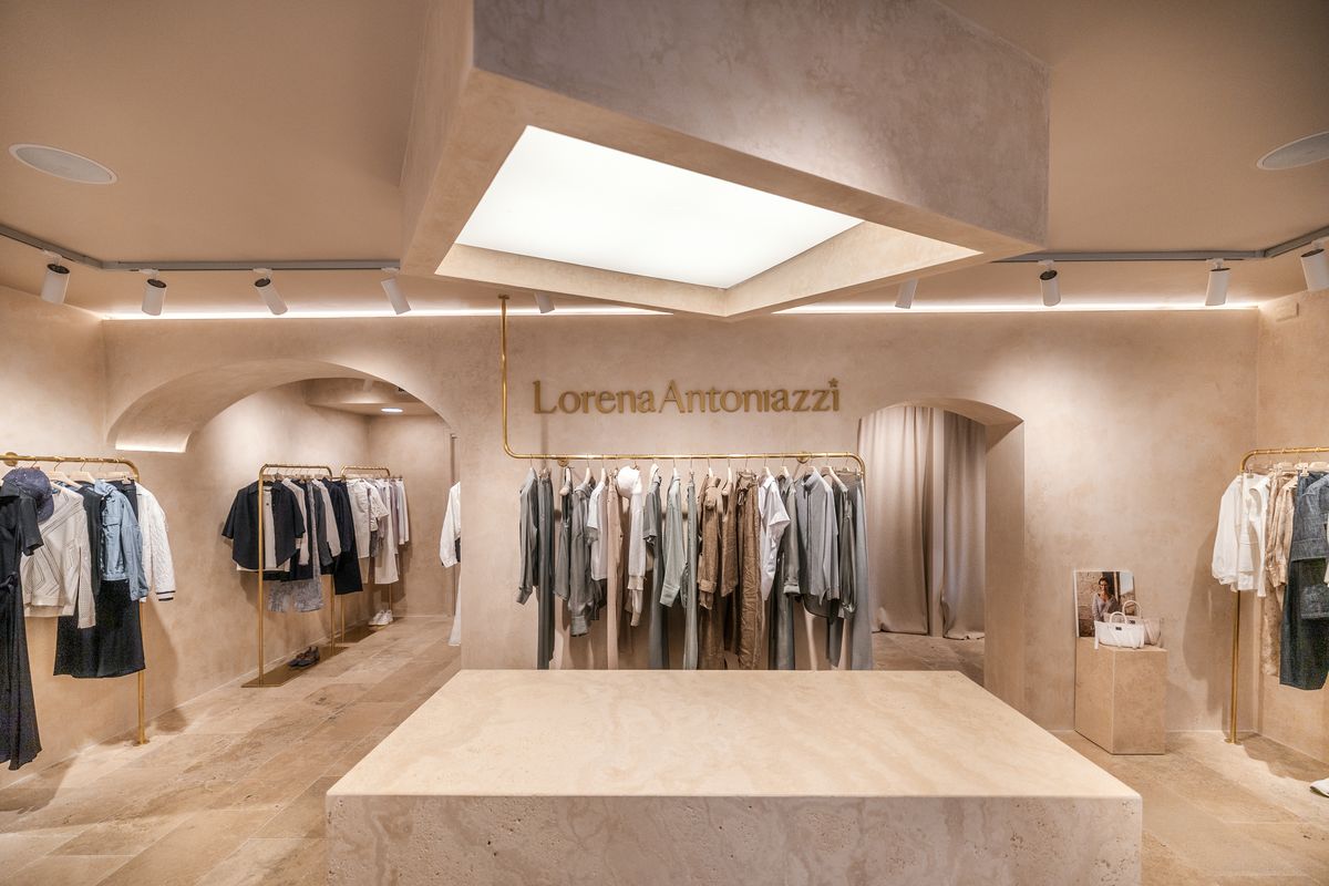 Boutique with skylight and platform