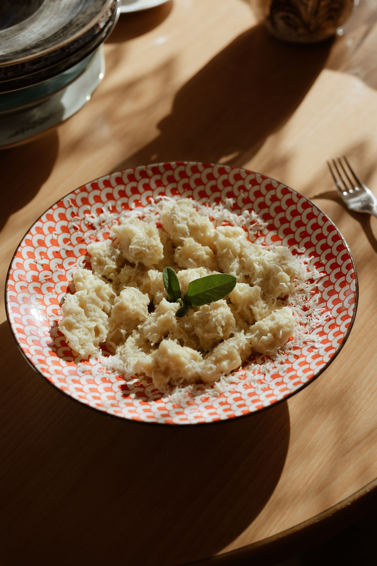 Spätzle on a red plate