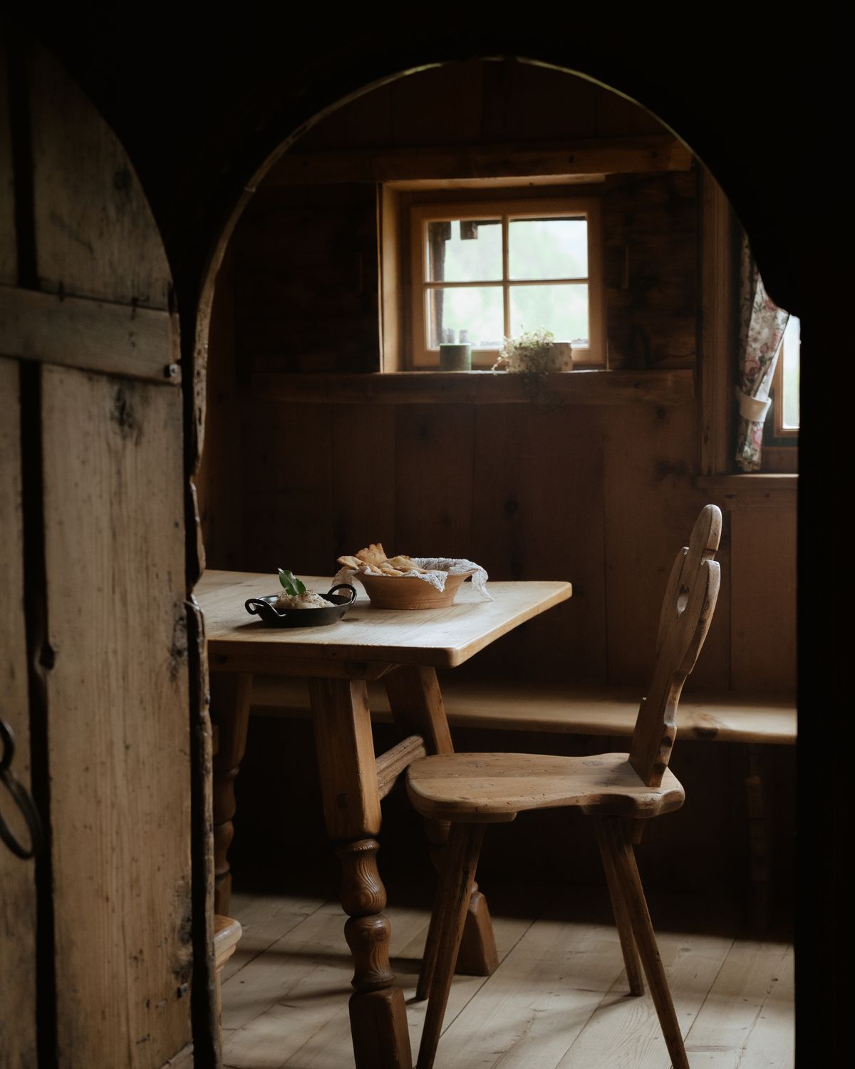 Set table in the old parlour