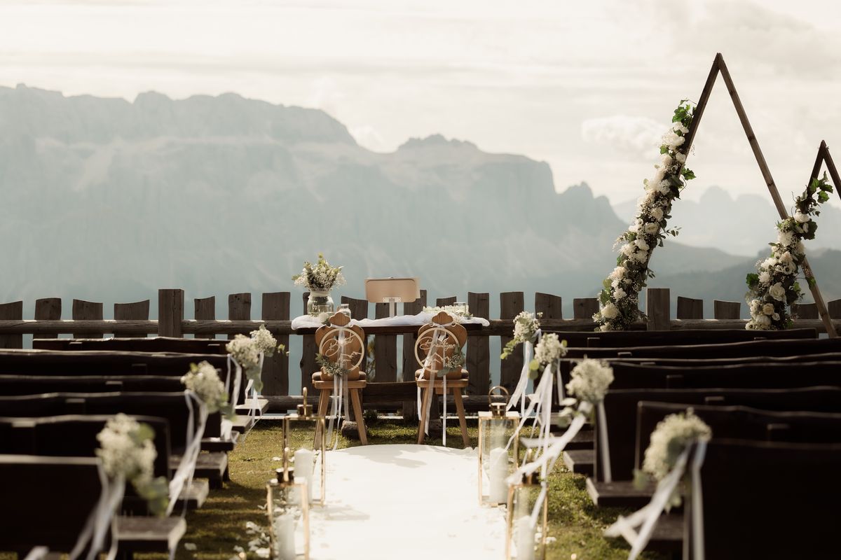Outdoor ceremony facing the mountains